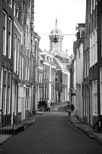 Straatje in Middelburg by Cees van Valen