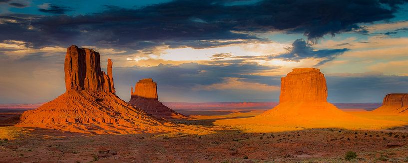 Zonsondergang in Monument Valley van Antwan Janssen
