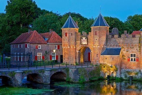 Nachtaufnahme Koppelpoort Amersfoort von Anton de Zeeuw
