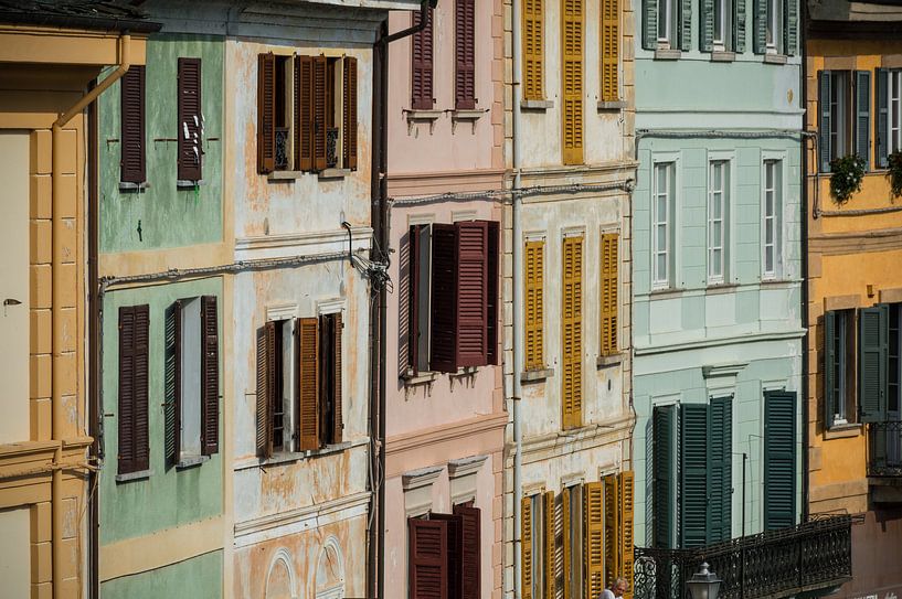 Attraktive Fassaden auf einem italienischen Platz von Patrick Verhoef