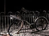 Schneebedecktes Fahrrad