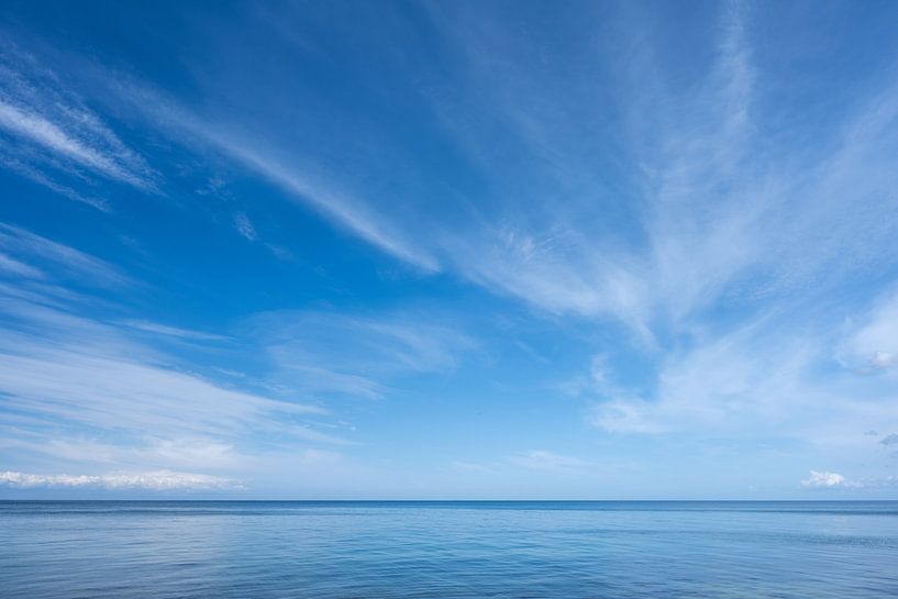 Grenze zwischen Himmel und Meer von Gerry van Roosmalen