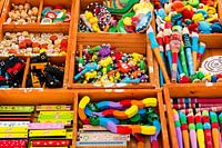 Un étalage de marché coloré