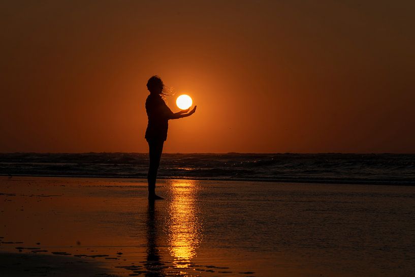 Silhouette of a woman in the sun by Wad of Wonders