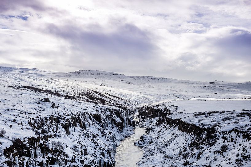 Canyon land by Thomas Bekker