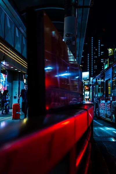 Lugging that suitcase von Nildo Scoop