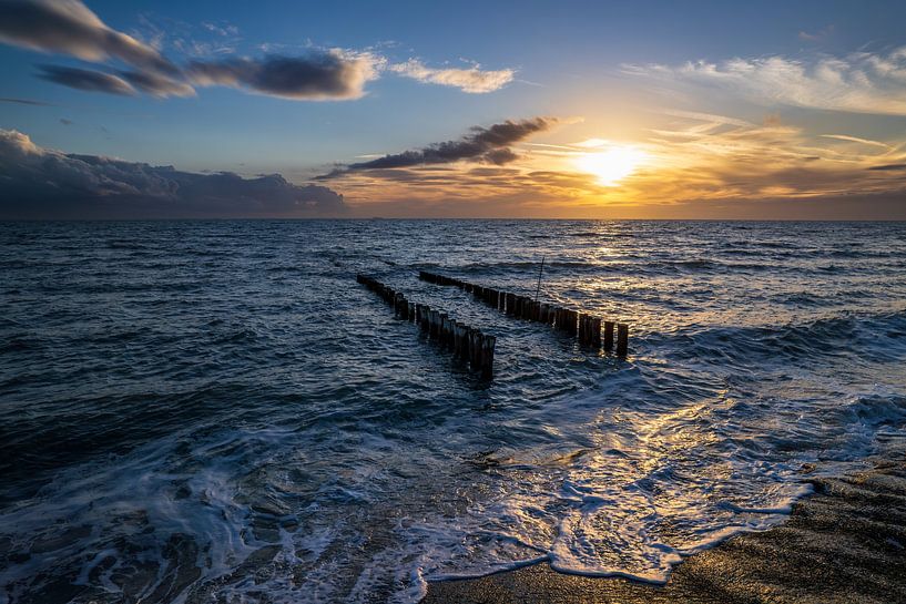 Brise-lames en mer au coucher du soleil par MSP Canvas