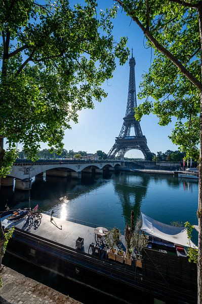 Between heaven and the Seine by Karsten Rahn