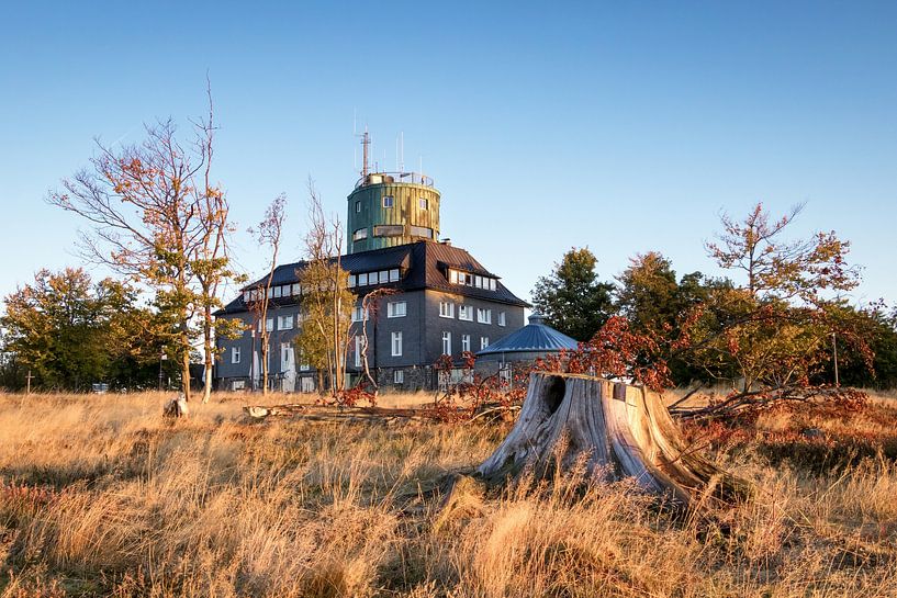 Der Astenturm auf dem Kahlen Asten im Herbst von Sauerland-Fotos by Robin Deimel
