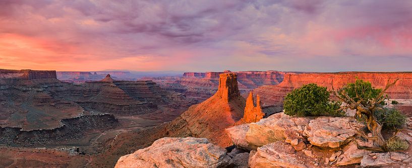 Lever de soleil panoramique à Marlboro Point, dans le PN de Canyonlands, Utah par Henk Meijer Photography