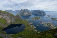 Vue sur Reine - Vue magique depuis Reinebringen dans les Lofoten