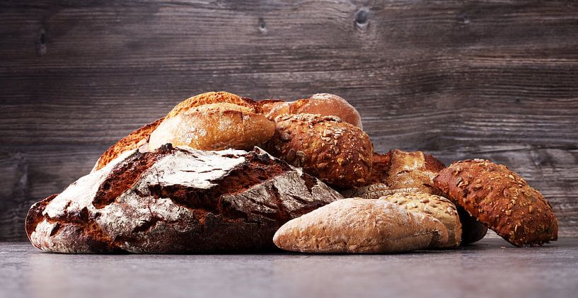Différents types de pains et petits pains sur une affiche de boulangerie par Beats