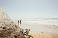 Twee mensen op het strand