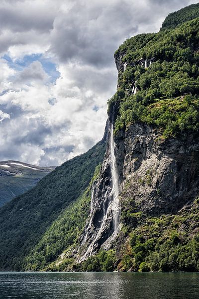 Wasserfall im Geirangerfjord par Rico Ködder