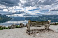 Bank mit Blick auf den Innvikfjord
