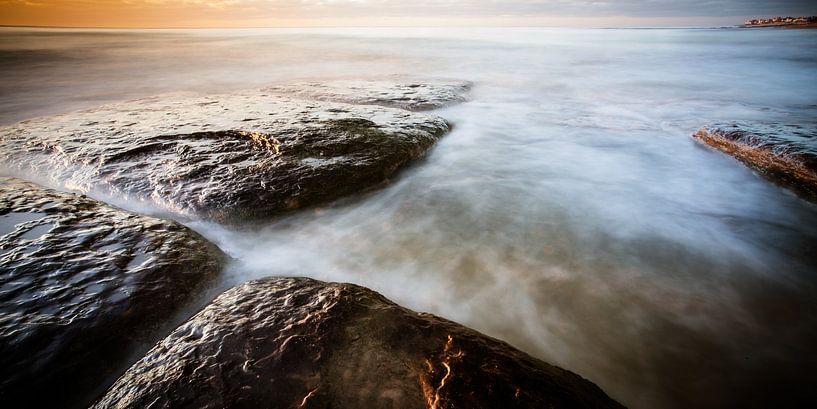 Felsen im Wasser Opalküste von Jonas Demeulemeester