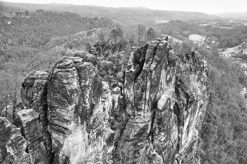 Rocher de l'Elbsandsteingebirge à la Bastei en noir et blanc par Martin Köbsch