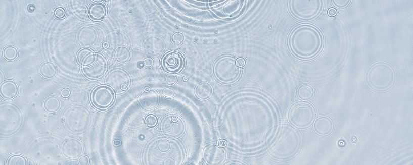 goutte de pluie cercle d&#039;en haut abstrait bleu clair par Dörte Bannasch