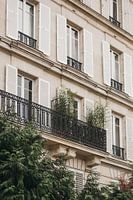 Une maison à Paris avec des volets | Photographie de voyage France, Paris