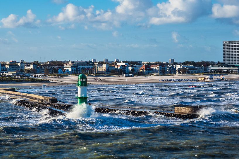 Mole an der Ostseeküste in Warnemünde von Rico Ködder