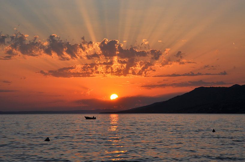 Stralen van zonlicht door de wolken par Peter Mooij