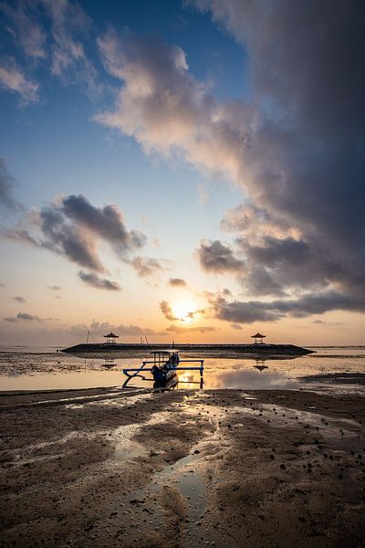 Lever de soleil à Bali, sur la plage de sable de Sanur par Fotos by Jan Wehnert