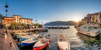 Zonsondergang in de haven van Malcesine aan het Gardameer
