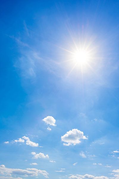 Ciel bleu avec soleil et nuages par Günter Albers
