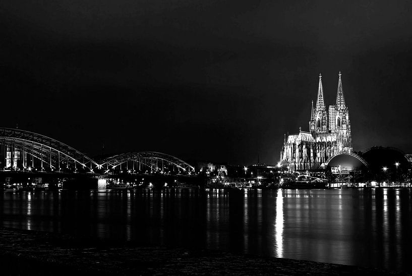 Köln bei Nacht (4) von Norbert Sülzner