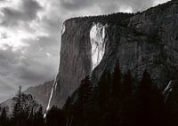 El Capitan during golden hour in black and white (Yosemite)