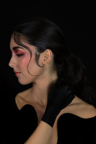 Frau in Schwarz von Iris Kelly Kuntkes