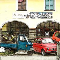 Alte italienische Autos und ein Motorroller in Italien