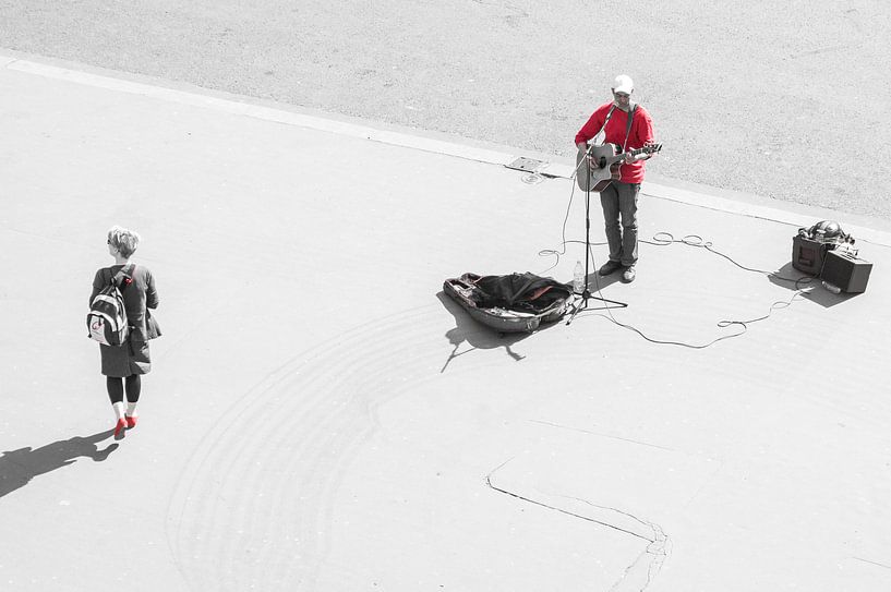 Musicien de rue à Paris par Ron Poot