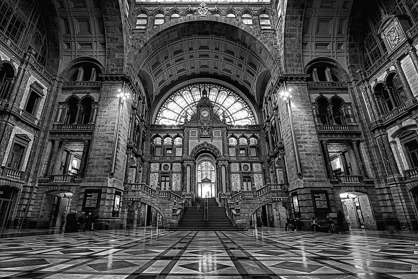 Antwerpen Bahnhof Centraal Eingangshalle Schwarzweiß von Marlika Art