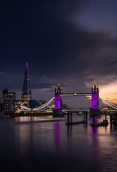 Royal purple | Londen | Tower Bridge | The Shard by Rob de Voogd / zzapback