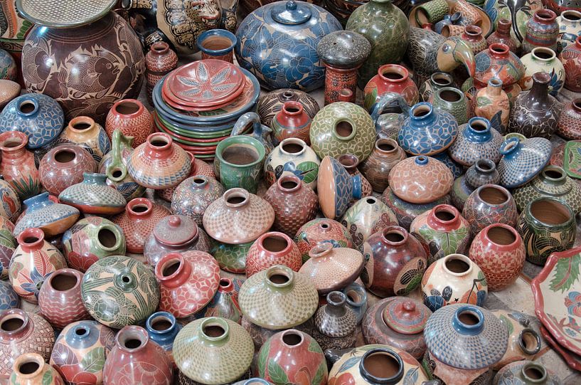 Verzameling keramiek voorwerpen par Maurits Kuiper