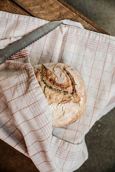 Frisch gebackenes Brot. von louise overhaus