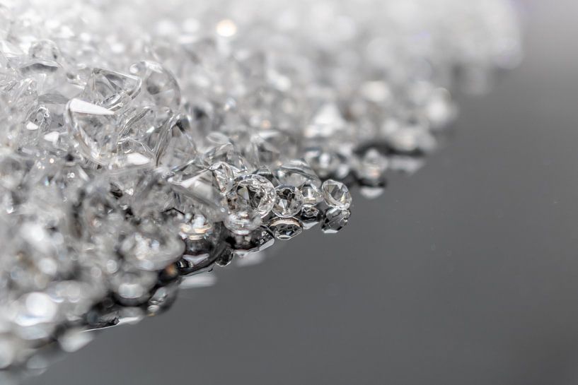 Diamantencluster – Glanz im Fokus von Mixed media vector arts