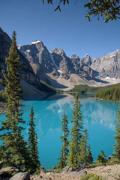 Morraine Lake in de Canadese Rocky Mountains, staand by Arjen Tjallema