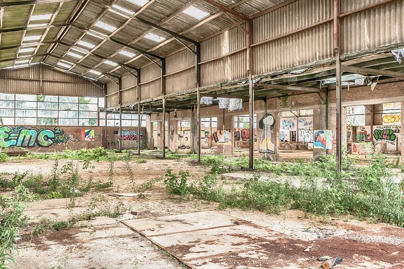 Abandoned hall in Belgium by Elly Damen