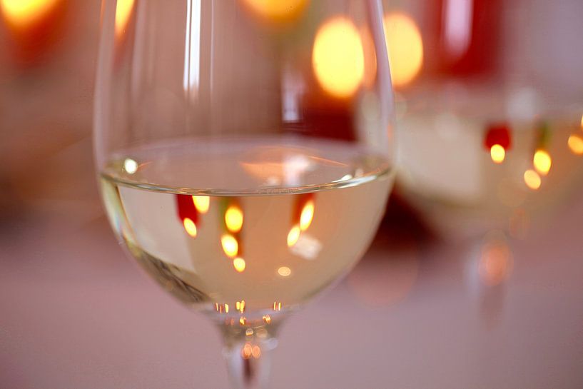 Weingläsermit Kerzenschein von Thomas Jäger