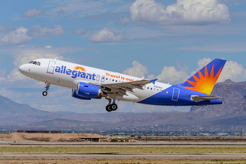 Start eines Allegiant Airbus A319-100 Passagierflugzeugs. von Jaap van den Berg