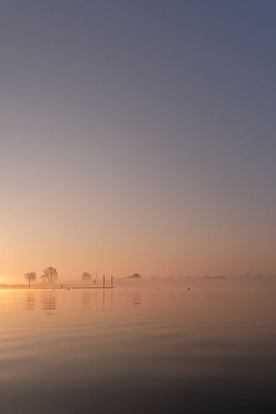 Beau lever de soleil sur une jetée par Moetwil en van Dijk - Fotografie