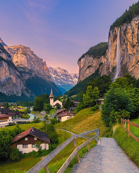 Lever de soleil à Lauterbrunnen, Suisse par Henk Meijer Photography