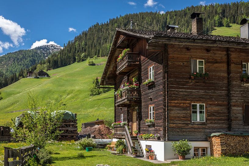 Historic mountain farm in Innervillgraten in the Villgratental valley by Christian Müringer