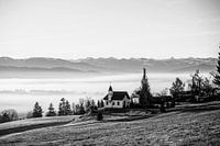 Schwarz-weiß Kirche im Allgäu
