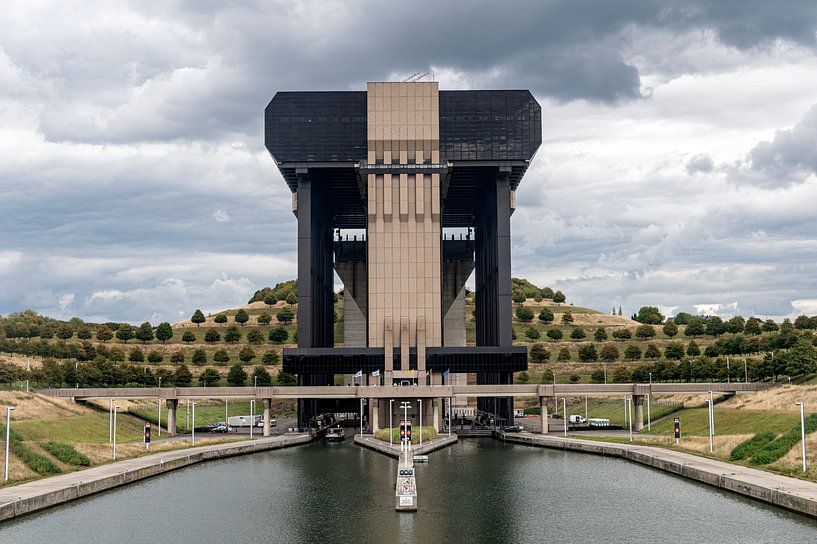 Ship lift of Strépy-Thieu by Richard Wareham