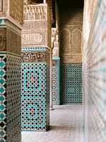 Blick durch eine Koranschule in Marokko | dekorative Architektur | Reisefotografie