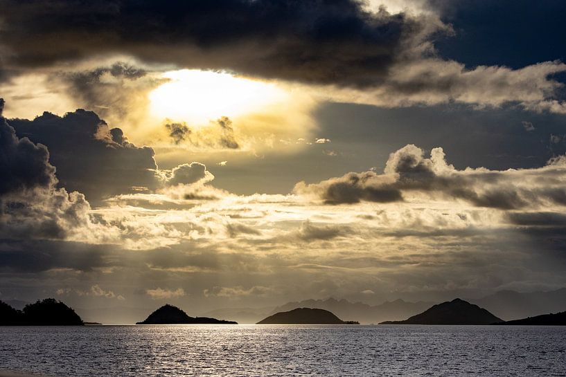 Vues impressionnantes sur la mer, dans l'archipel indonésien de la Sonde par De wereld door de ogen van Hictures