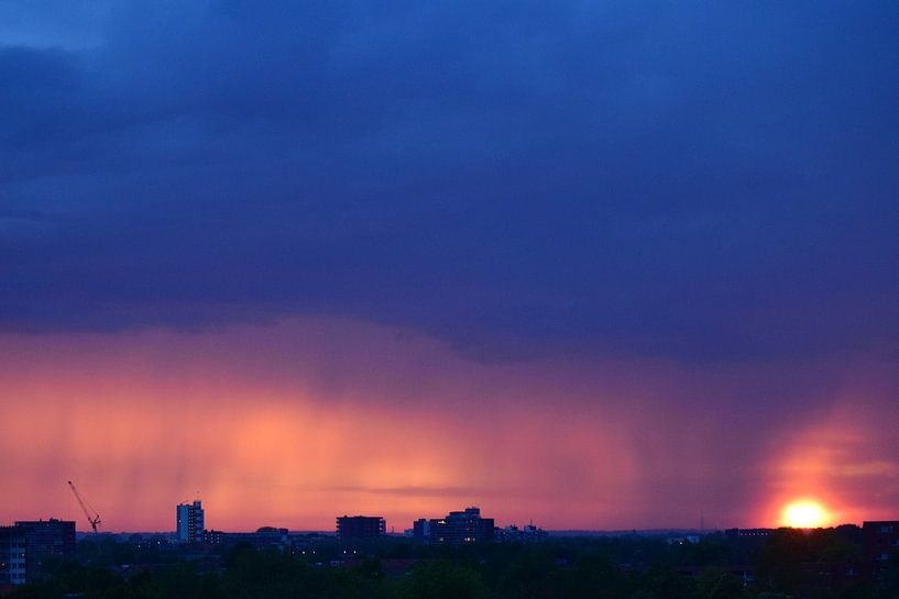 Regen bij zonsondergang von Bert Veldman
